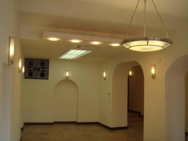 Veszprém belvárosában, forgalmas helyen 160 m2, (földszint és emelet… 4