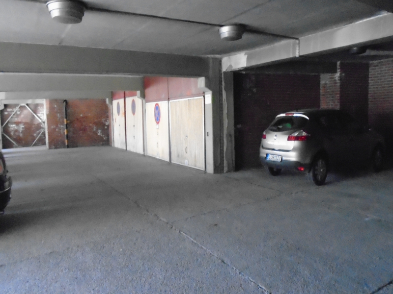 Veszprém belvárosában, parkolóház szintjén 10 m2-es, két bejárattal … 2