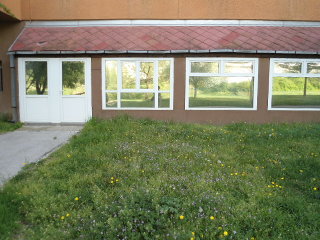 Veszprémben a Jutasi úti lakótelepen, társasház földszintjén 164 m2-… 5