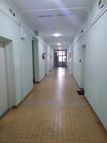 Veszprém belvárosában,irodaházban irodák,üzlethelyiségek eladóak 3