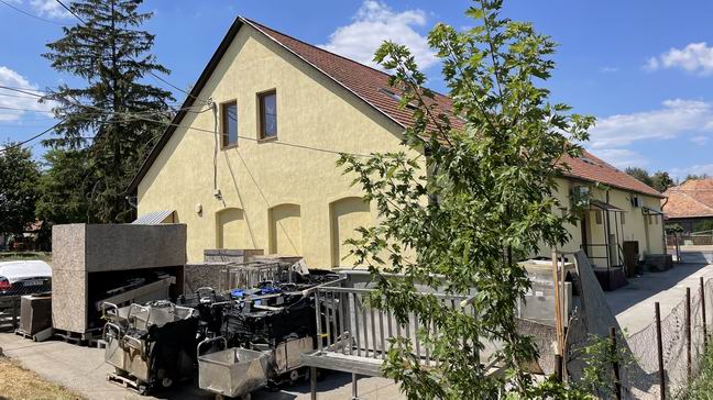 Veszprém-Szabadságpusztán elhelyezkedő ipari ingatlan eladó. 5
