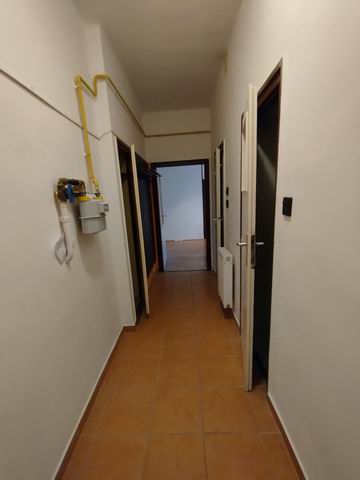 Veszprémben az Egyetemvárosban 50 m2-es tégla lakás kiadó. 9