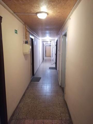 Veszprém Belvárosában, polgári épület 1. emeletén iroda eladó. 4