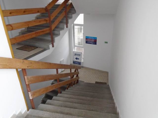 Veszprém abszolút belvárosában,irodaház 1. emeletén, 91 m2-es, 3 szo 9