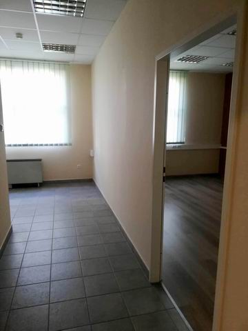 Veszprém belvárosában 1. emeleti 43 m2 iroda kiadó 5