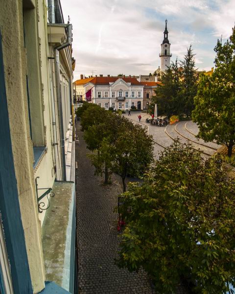 Veszprém Óváros térre néző ablakokkal 95 m2-es 3 szobás légkondicion… 3